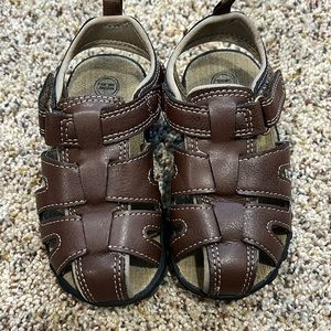 Boys brown sandals size 8